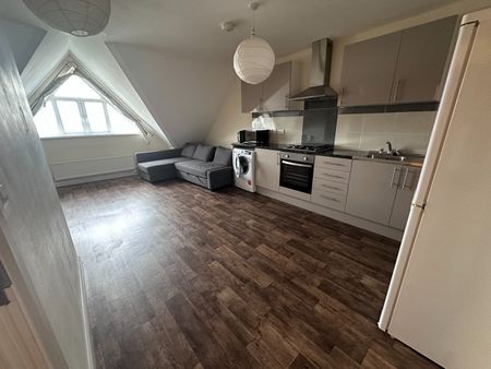 1 Bed Flat, Upper Sutton Lane, TW5 - Photo 3