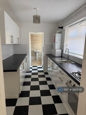 2 bedroom terraced house to rent - Photo 4