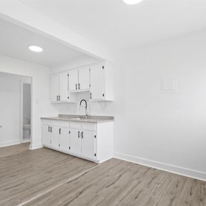 1 Bed, 1 Bath - 6351 Boulevard Joseph-Renaud, Anjou - Photo 2