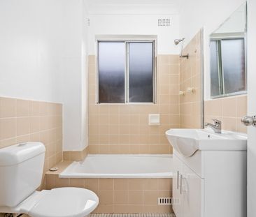 2 BEDROOM - RENOVATED UNIT WITH LOCK-UP GARAGE! 350M TO AUBURN STATION - Photo 2