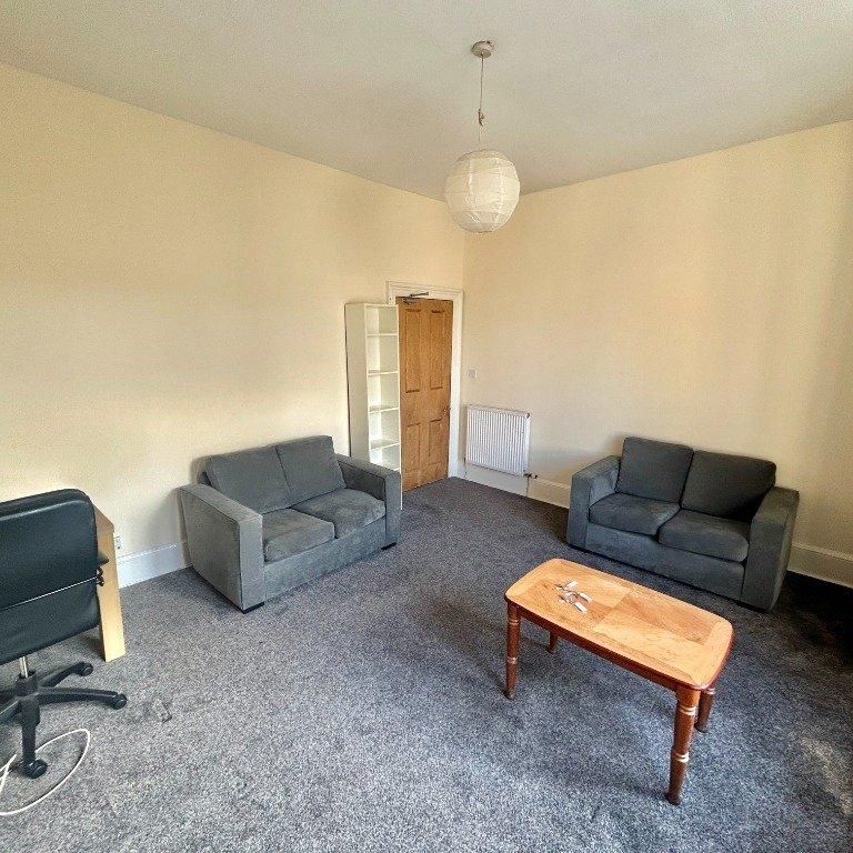 3 bedroom flat to rent - Photo 1