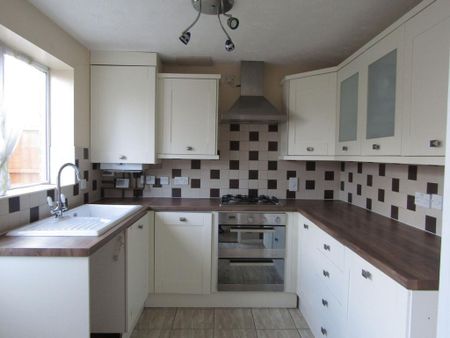 3 bedroom semi-detached house to rent - Photo 5