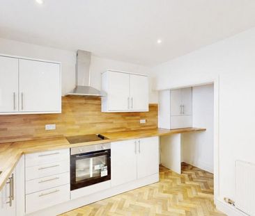 2 bedroom end of terrace house to rent - Photo 5