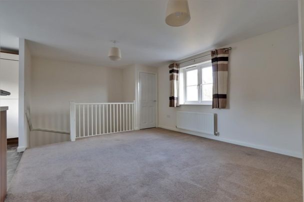 Swangrove Gardens, Tuffley, Gloucester - Photo 1