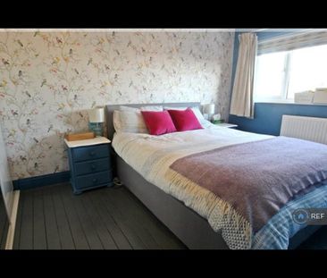 3 bedroom semi-detached house to rent - Photo 5