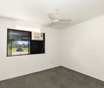 2/2 Saltbush Boulevard, Rasmussen - Photo 1