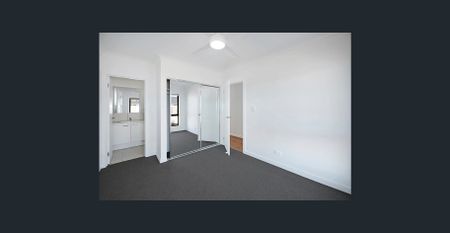 Bright, Spacious & Ready to Move Into! - Photo 3