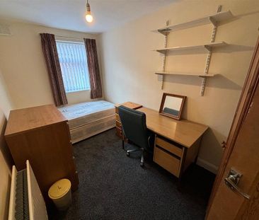 4 bedroom terraced house to rent - Photo 2