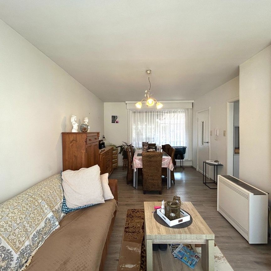 Gerenoveerd duplex appartement nabij centrum Roeselare! - Photo 1