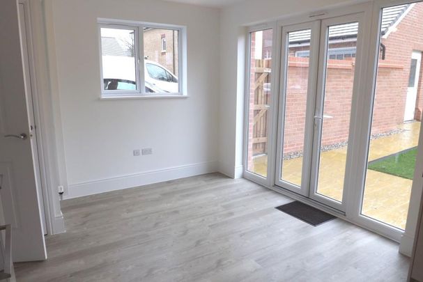 3 bedroom semi-detached house to rent - Photo 1