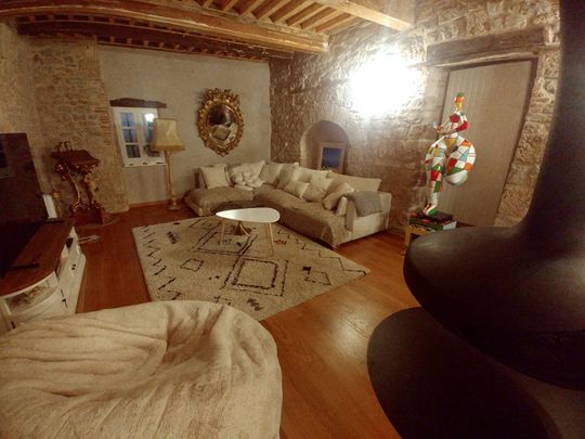 Location Maison 4 pièces 220m² - Photo 1