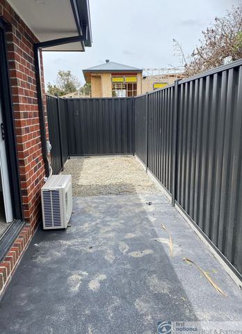 STUDIO/BEDSIT! - Photo 4