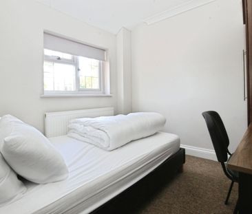 Langham Place, Egham, Surrey, TW20 9EB - Photo 6