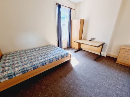 5 Bed Student Accommodation - Photo 4