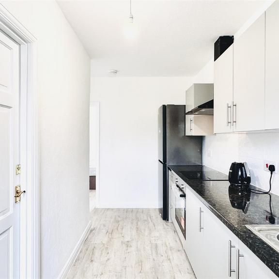 3 bedroom apartment to rent - Photo 1