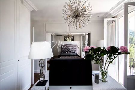 Vivre à Eze : Villa familiale avec beau jardin, piscine et annexe - Photo 4