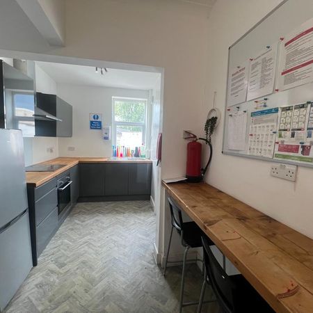 1 bedroom in a house share to rent - Photo 3