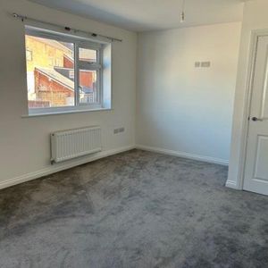 2 bed Apartment - To Let - Photo 2