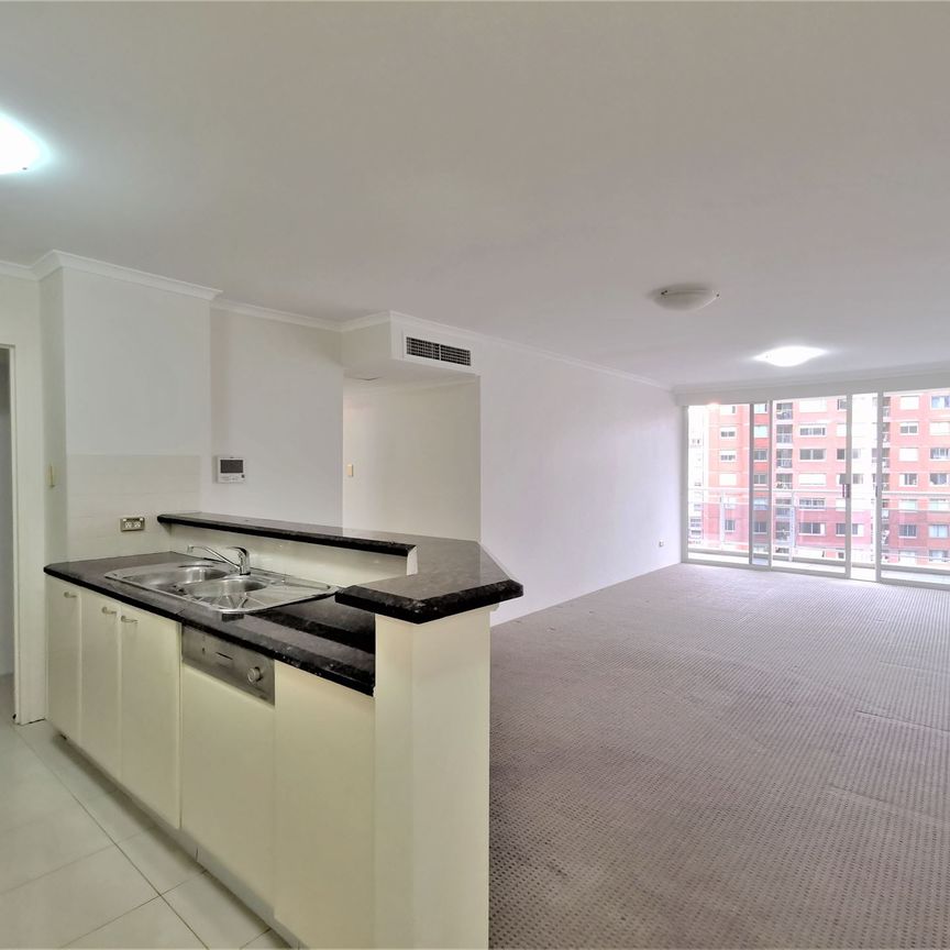 Unfurnished 2 bedroom plus car space for rent in the heart of CBD! - Photo 1