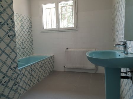 Location Maison 5 pièces 105m² ANGOULEME 16000 - Photo 5