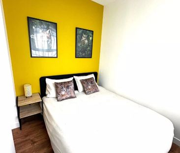 A LOUER TRES BEL APPARTEMENT MEUBLE EN PLEIN CENTRE VILLE DE ST QUE... - Photo 3