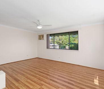 Spacious family home with large backyard - Photo 5