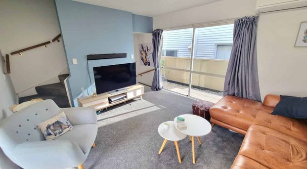 Contemporary Living and Urban Style - Photo 1