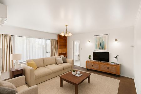 Spacious living! - Photo 3