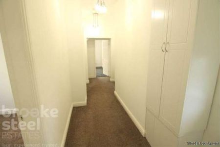 2 bedroom property to rent in Bury - Photo 2