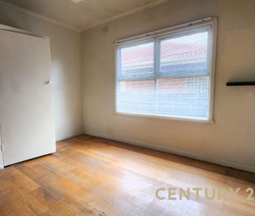 Charming & Convenient Home in the Heart of Noble Park - Photo 2