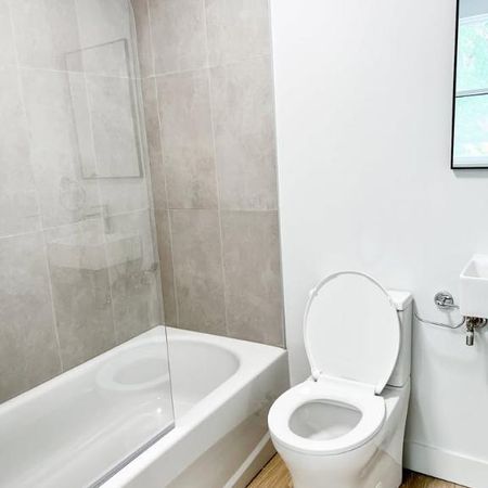 3 1/2 rénové sur la rue sainte catherine - Photo 3