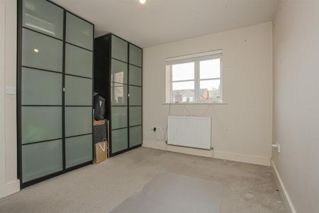 4 bedroom semi-detached house to rent - Photo 3