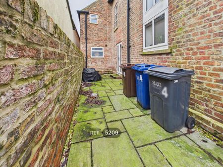 2 bedroom terraced house to rent - Photo 3