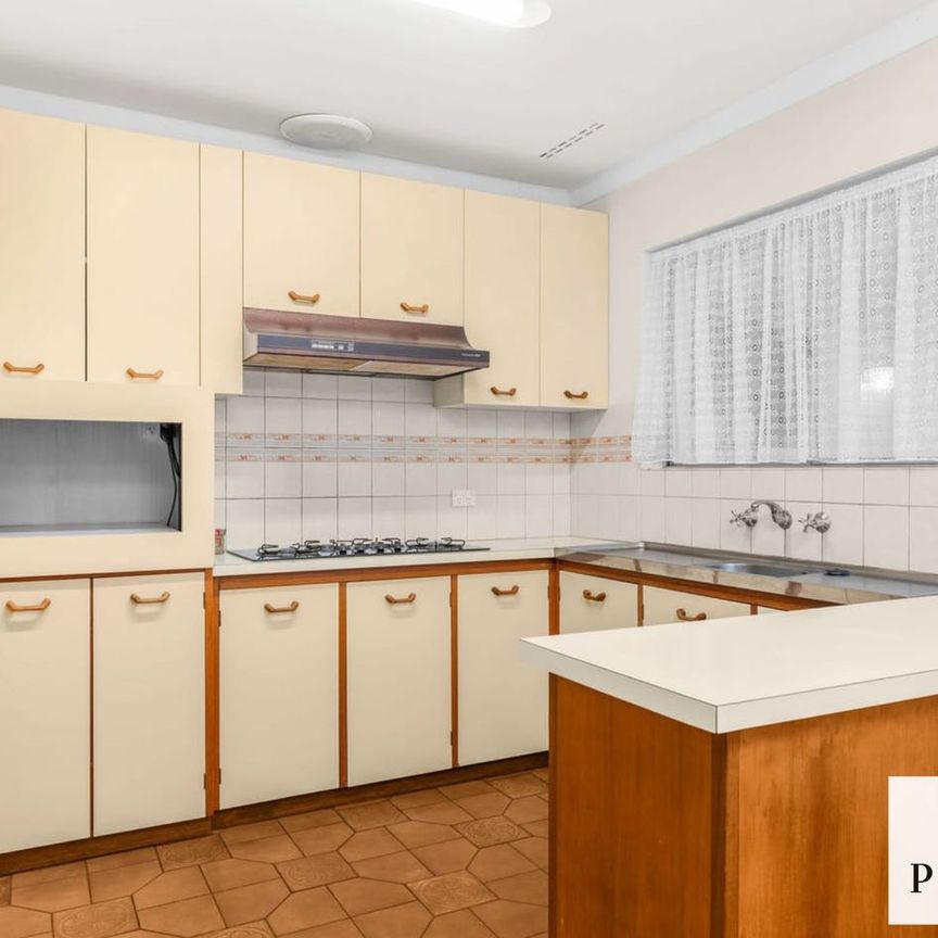 Move-In Ready Gem in Sought-After Spearwood! - Photo 1