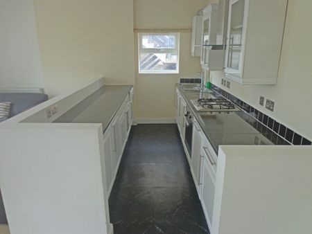 2 Bedroom Flat - Photo 3