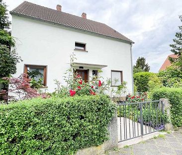 Charmante 3-Zimmer-Wohnung mit Balkon in idyllischem Zweifamilienhaus - Photo 1