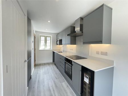 2 bedroom terraced house to rent - Photo 4