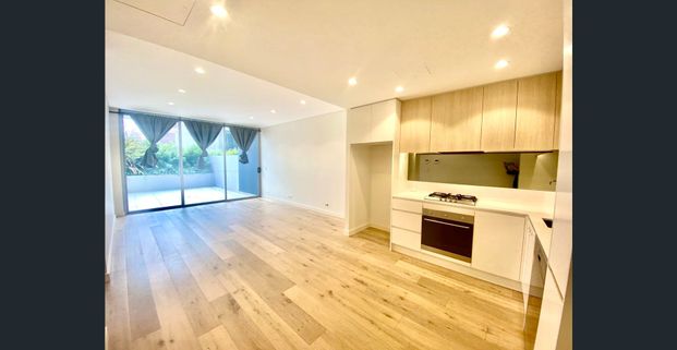 Convenient Location Spacious 1 Bedroom + Study with courtyard in “The Madison” - Photo 1