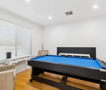 Parkside Family Living with Renovated Kitchen & Bathrooms - Photo 1