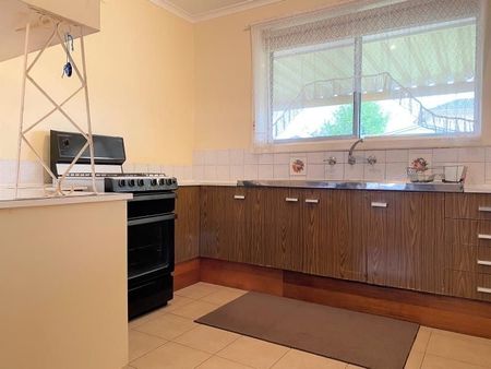 Charming 3-Bedroom Home in Thomastown - Photo 4