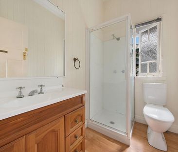 Charming Character Home in Sought-After Wooloowin - Photo 4