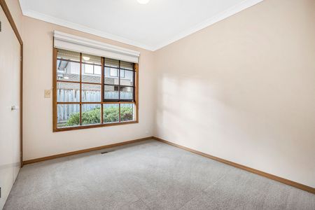Well-Presented & Spacious 3-Bedroom Villa in the McKinnon School Zone - Photo 3