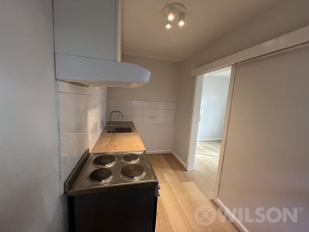 Live the St Kilda Lifestyle – Stylish 1-Bedroom Apartment in an Unbeatable Secured Location! - Photo 3