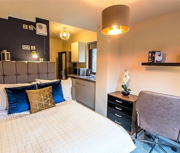 1 bedroom in a house share to rent - Photo 2