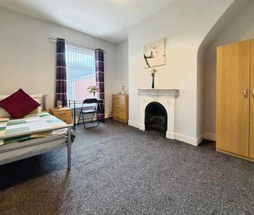 1 bedroom in a house share to rent - Photo 2