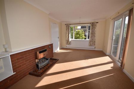 3 bedroom detached bungalow to rent - Photo 3