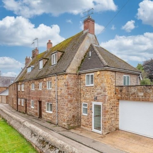 Church Lane, Middleton Cheney - Photo 1