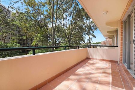 Renovated 1 bedroom Unit with Large Balcony - Photo 4