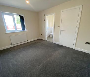 4 bedroom semi-detached house to rent - Photo 1