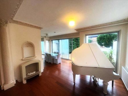 4 bedroom detached house to rent - Photo 4